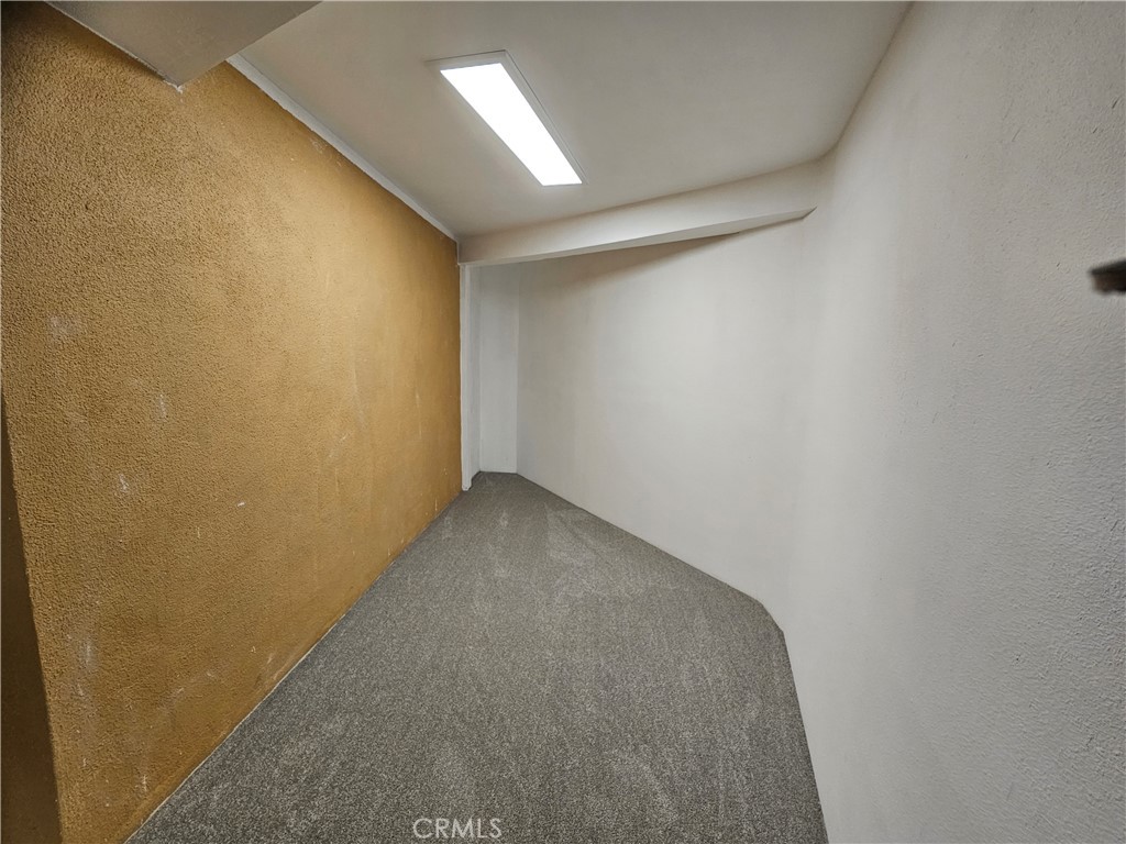 https://media.crmls.org/medias/381b4728-90ab-42a9-a187-88d12663e193.jpg?preset=X-Large
