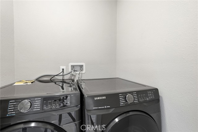 Detail Gallery Image 13 of 28 For 10105 S Main St, Los Angeles,  CA 90003 - 3 Beds | 2/1 Baths