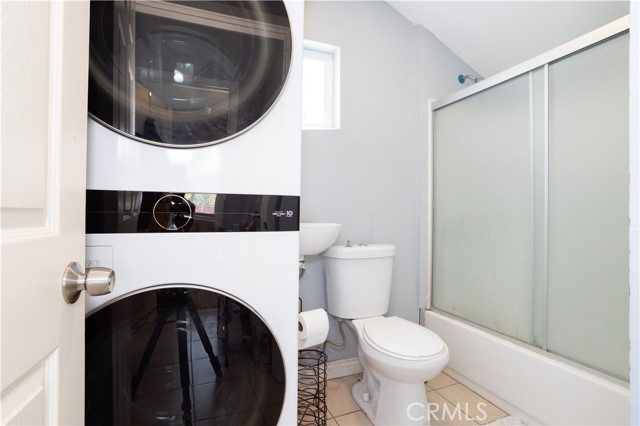 6402 Graves Avenue, Van Nuys CA: https://media.crmls.org/medias/381c2cb1-212a-40b1-9efb-e4224faa304b.jpg