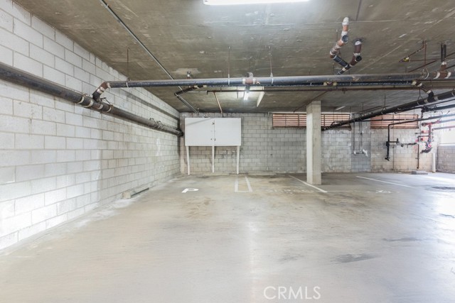 110 W Maple Street, Glendale CA: https://media.crmls.org/medias/381c2d28-edc5-42dc-8efb-116d44a0cd20.jpg