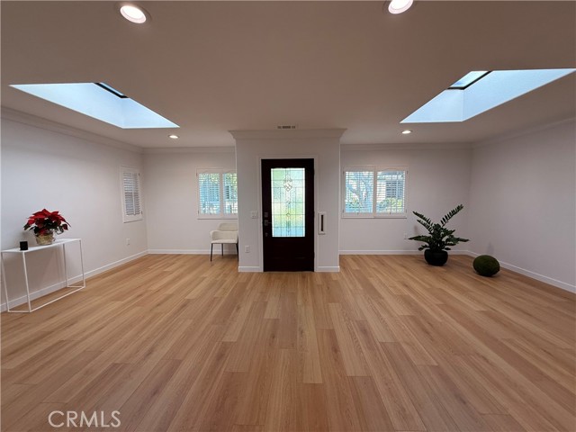 Detail Gallery Image 2 of 39 For 1921 Saint John Rd 35c,  Seal Beach,  CA 90740 - 2 Beds | 2/1 Baths