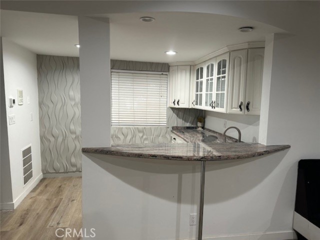 Detail Gallery Image 13 of 42 For 5128 Llano, Woodland Hills,  CA 91364 - 3 Beds | 3 Baths