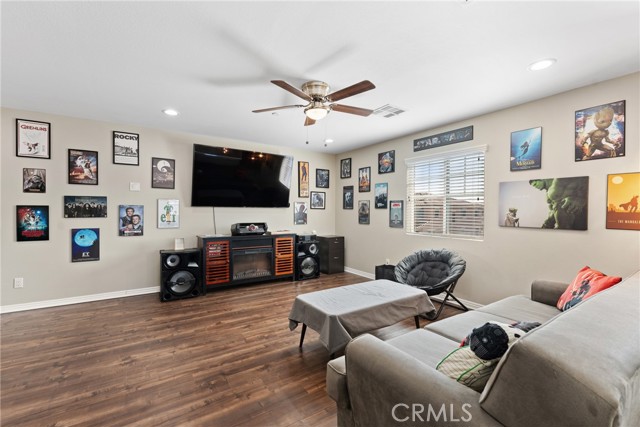 691 Lourdes Lane, Rialto CA: https://media.crmls.org/medias/381d6ab6-86a7-4bce-b712-ea5ed9832fff.jpg