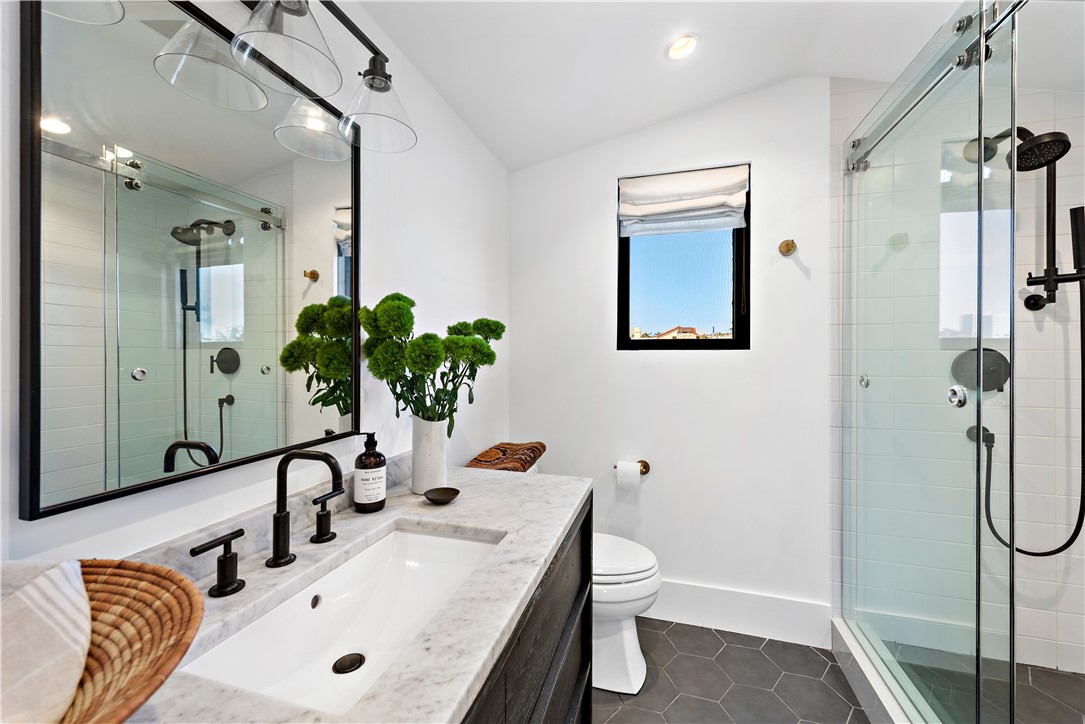 Detail Gallery Image 18 of 19 For 616 1/2 Acacia Ave, Corona Del Mar,  CA 92625 - 2 Beds | 2/1 Baths