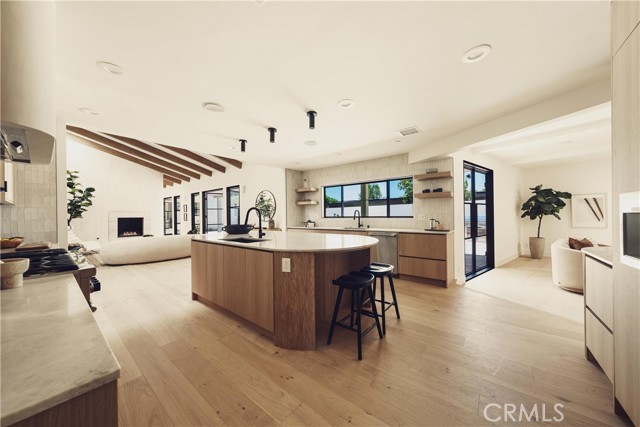 4195 Alonzo Avenue, Encino CA: https://media.crmls.org/medias/381f29cf-f626-4d8d-9409-82dc2488fe2c.jpg