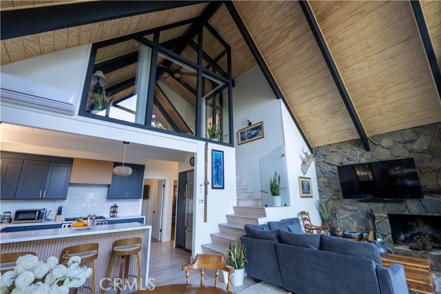 553 Pioneer Road, Lake Arrowhead CA: https://media.crmls.org/medias/381f8e46-7d35-4369-9674-6612c8db4a6e.jpg