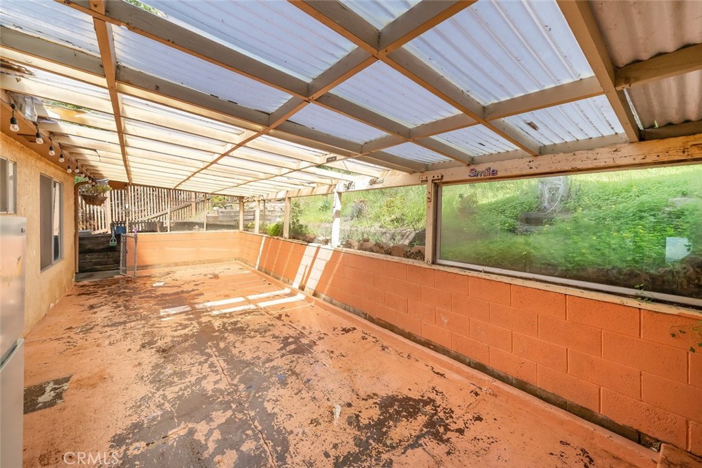 https://media.crmls.org/medias/381fc294-5ea7-45e0-8152-7602a306e3d2.jpg?preset=X-Large