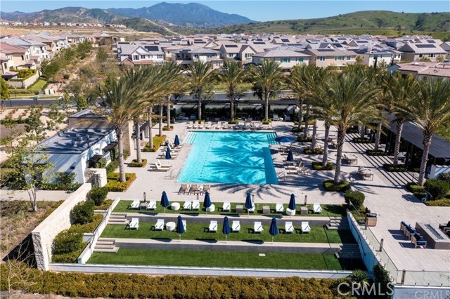 53 Lunar, Irvine CA: https://media.crmls.org/medias/38205225-11c6-414a-a6d9-c957a01ae8f9.jpg