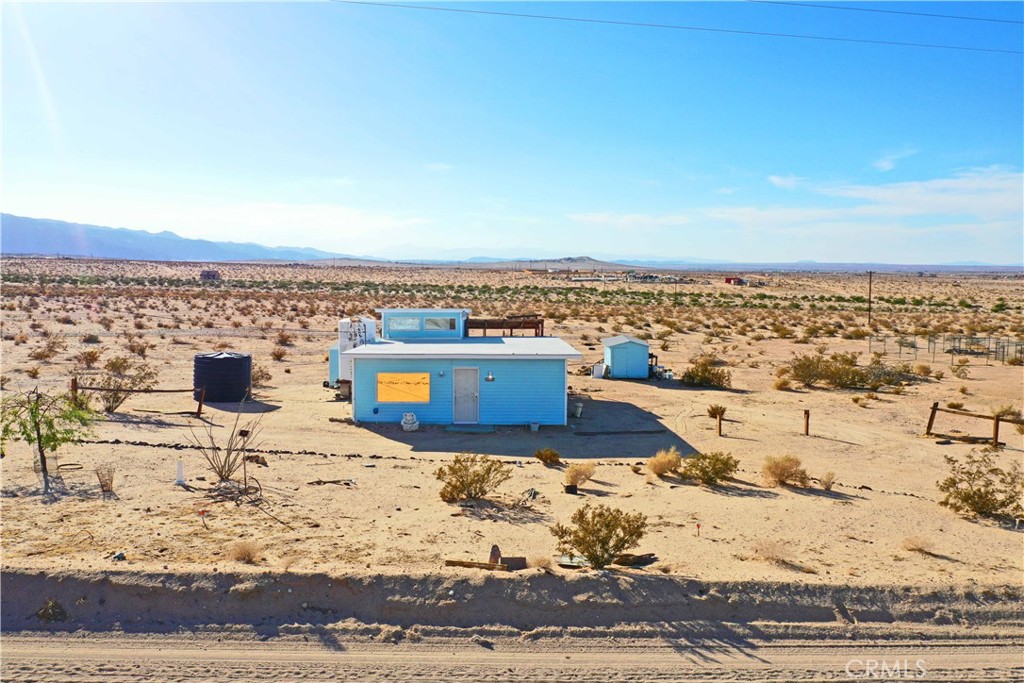 https://media.crmls.org/medias/3821e6e9-4c8c-4819-ad7f-af0893d9d415.jpg?preset=X-Large