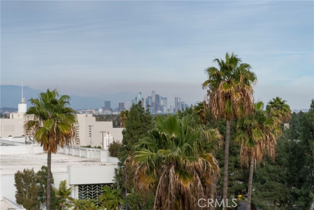 Detail Gallery Image 2 of 30 For 3750 Santa Rosalia Dr #501,  Los Angeles,  CA 90008 - 2 Beds | 2 Baths