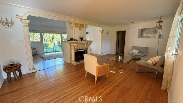 Detail Gallery Image 2 of 43 For 15227 Greenleaf St, Sherman Oaks,  CA 91403 - 3 Beds | 2 Baths