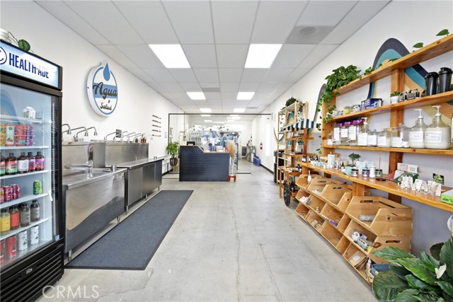 9984 lakewood Boulevard, Downey CA: https://media.crmls.org/medias/3822736f-c54b-46fc-8407-70b6f0f69e49.jpg