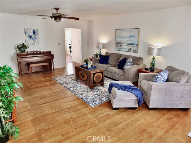 4306 Hackett Avenue, Lakewood CA: https://media.crmls.org/medias/38236067-9105-4b62-bf06-1b53bf5e66aa.jpg