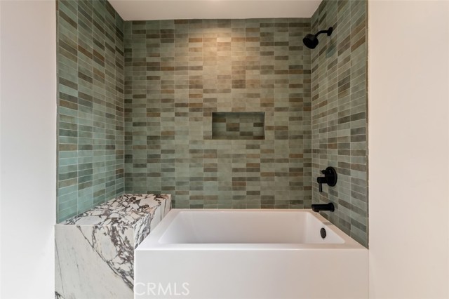 Detail Gallery Image 33 of 46 For 8960 Oak Park Ave, Northridge,  CA 91325 - 4 Beds | 3/1 Baths