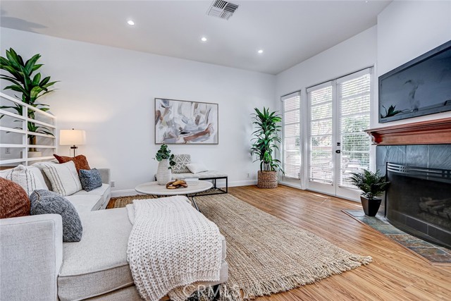 Detail Gallery Image 5 of 36 For 510 S Catalina Ave #2,  Redondo Beach,  CA 90277 - 3 Beds | 2 Baths
