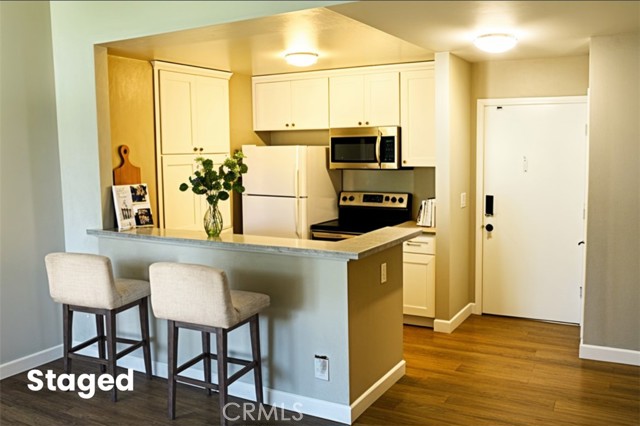 Detail Gallery Image 1 of 13 For 832 Coriander Dr #B,  Torrance,  CA 90502 - 1 Beds | 1 Baths