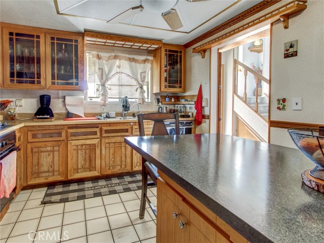 10552 Royal Oak Way, Stanton CA: https://media.crmls.org/medias/3824fbcd-9f44-44a1-91b3-0531d6f8877c.jpg