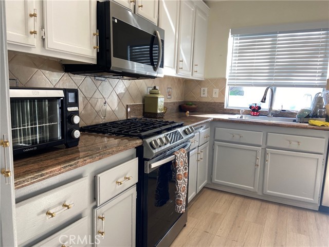 Detail Gallery Image 16 of 36 For 3256 Shale Rd, Palmdale,  CA 93550 - 4 Beds | 2 Baths