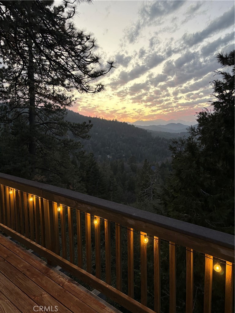 https://media.crmls.org/medias/3825a0ae-1b33-4b74-a619-375d307ed317.jpg?preset=X-Large