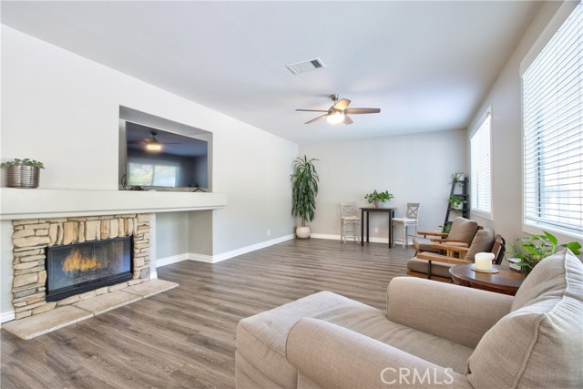 31264 Jura Court, Temecula CA: https://media.crmls.org/medias/38269eda-7df4-487b-826b-a387421c0420.jpg
