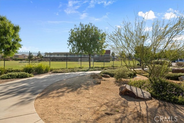 3937 Scarlet Oak Court, San Bernardino CA: https://media.crmls.org/medias/38297b6c-0fef-4841-aa78-50aecc7542c6.jpg