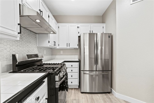 Detail Gallery Image 12 of 26 For 14050 Lemoli Way, Hawthorne,  CA 90250 - 2 Beds | 2/1 Baths