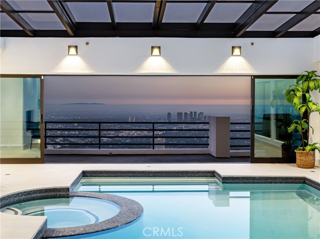 Detail Gallery Image 32 of 37 For 2287 Sunset Plaza Dr, Hollywood Hills,  CA 90069 - 5 Beds | 5/1 Baths