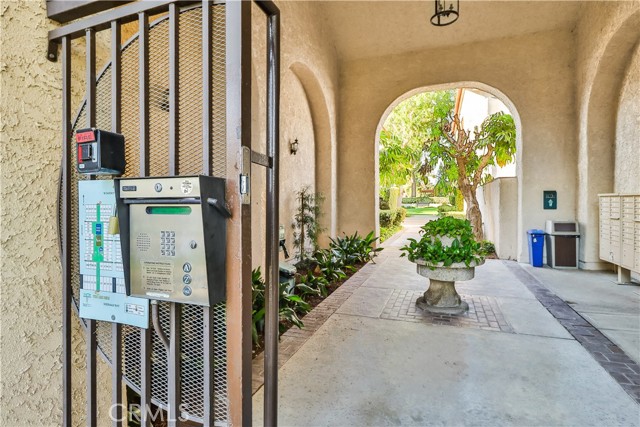 Detail Gallery Image 2 of 39 For 19545 Sherman Way #80,  Reseda,  CA 91335 - 2 Beds | 2 Baths