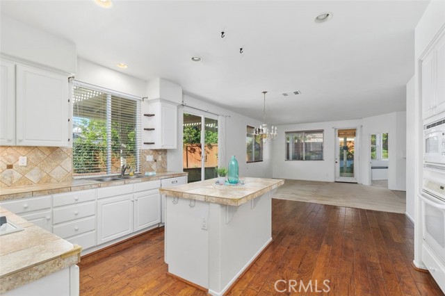 31090 Nassau Court, Temecula CA: https://media.crmls.org/medias/382c18d4-d1ba-4aed-9c28-753d873ca111.jpg