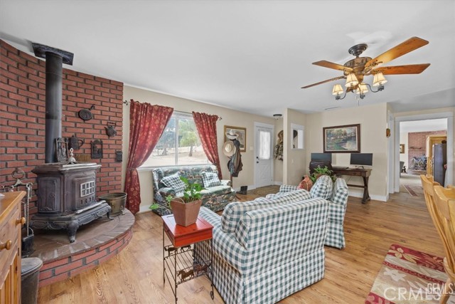 21564 Pine Tree Road, Caliente CA: https://media.crmls.org/medias/382c6d2c-b51a-4d82-b1ca-c293d556ac87.jpg