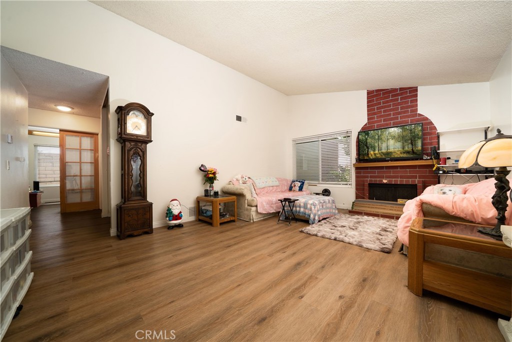 https://media.crmls.org/medias/382ea7c7-2fe5-42c1-abd4-62d70249240c.jpg?preset=X-Large