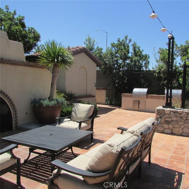 908 Grove Court, Claremont CA: https://media.crmls.org/medias/382f4d65-cd88-42de-89f6-5dd2097ddad2.jpg