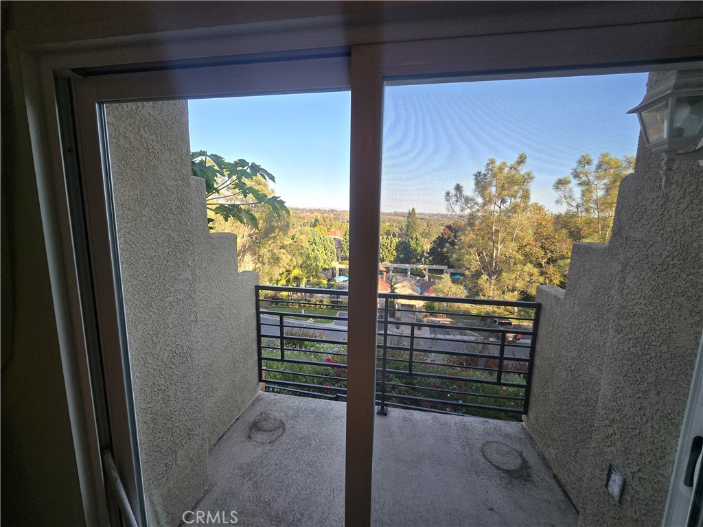 https://media.crmls.org/medias/382f798f-08cb-4634-991a-cbfb82009879.jpg?preset=X-Large
