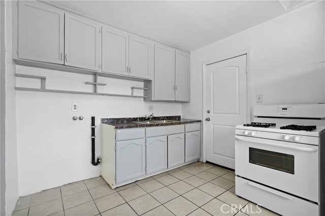 44043 Hoban Avenue, Lancaster CA: https://media.crmls.org/medias/382f7c6b-3502-43ee-8b62-5869459b3317.jpg