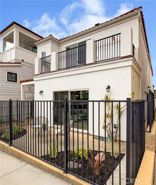 339 26th Street, Hermosa Beach, California 90254, 5 Bedrooms Bedrooms, ,4 BathroomsBathrooms,Residential,For Sale,26th,SB24076553