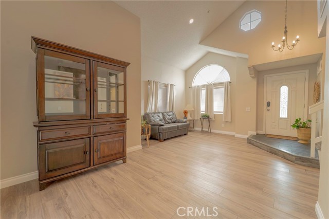 13584 Sutter Court, Fontana CA: https://media.crmls.org/medias/3830ed45-89d2-49f7-9046-81830465205f.jpg