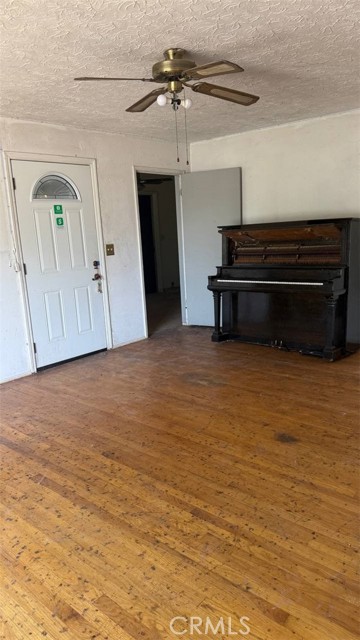 Detail Gallery Image 5 of 19 For 2452 S Holloway Ave, Fresno,  CA 93725 - 3 Beds | 1 Baths