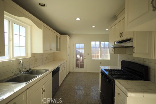 Detail Gallery Image 3 of 14 For 1283 Essex, Pomona,  CA 91767 - 4 Beds | 2 Baths