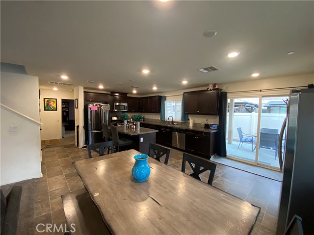 10299 Kite Court, Moreno Valley CA: https://media.crmls.org/medias/3831b1aa-e0fa-45e3-af0b-39c236da5e2a.jpg