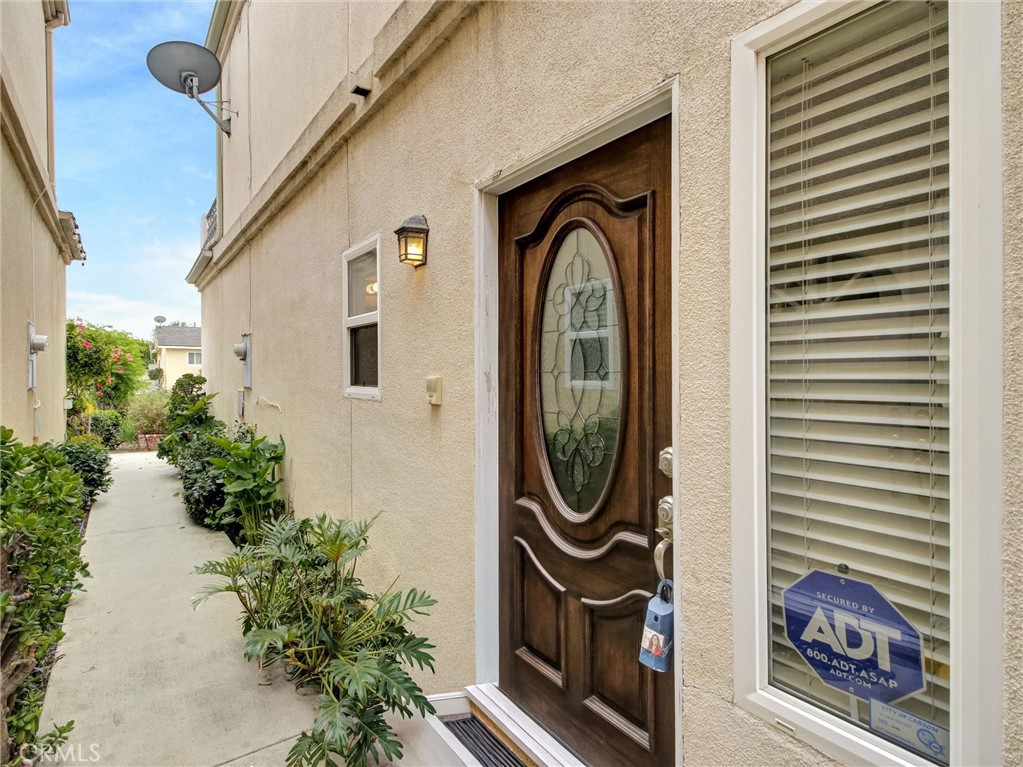 619 E Realty Street