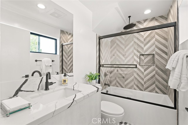 Detail Gallery Image 11 of 22 For 6510 N Contour Ln, North Hollywood,  CA 91606 - 3 Beds | 3/1 Baths