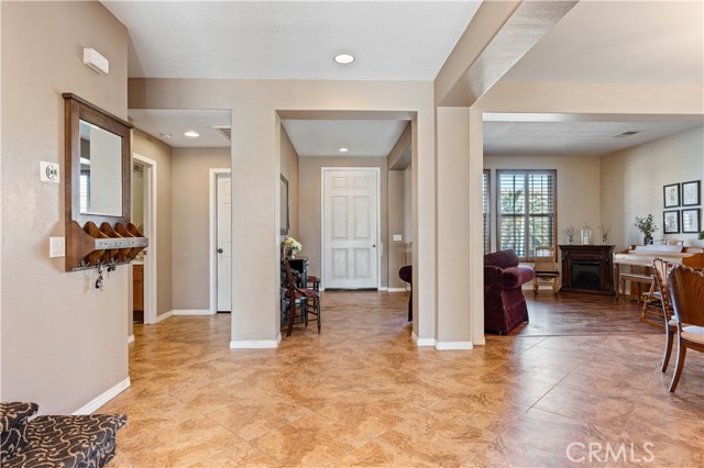 Detail Gallery Image 10 of 48 For 31637 Meadow Ln, Winchester,  CA 92596 - 5 Beds | 4 Baths