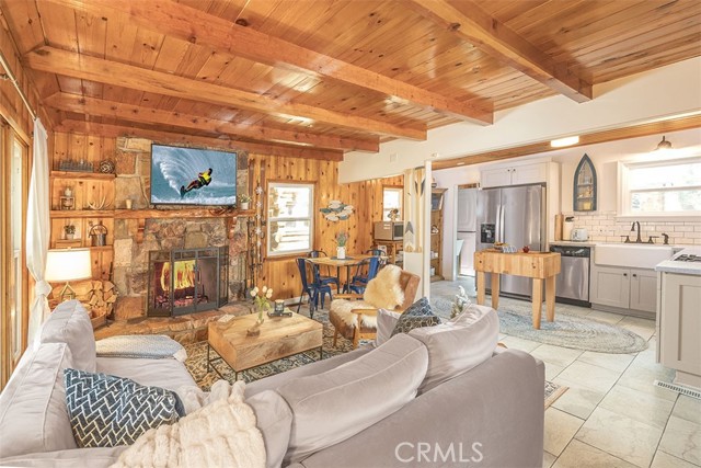 Detail Gallery Image 9 of 43 For 39177 Robin Rd, Big Bear Lake,  CA 92315 - 3 Beds | 1 Baths