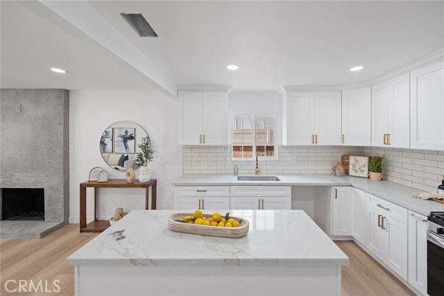 Detail Gallery Image 3 of 28 For 23832 La Rosa, Lake Forest,  CA 92630 - 4 Beds | 2 Baths