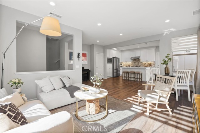 Detail Gallery Image 10 of 66 For 116 Nature Walk, Irvine,  CA 92618 - 3 Beds | 3/1 Baths