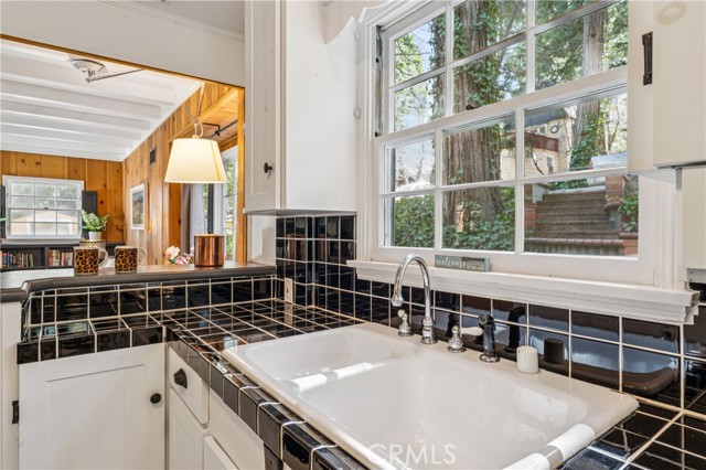 Detail Gallery Image 16 of 58 For 222 Holiday, Lake Arrowhead,  CA 92352 - 3 Beds | 2 Baths