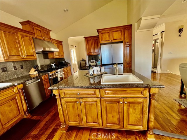 Detail Gallery Image 27 of 65 For 227 S Helberta Ave #B,  Redondo Beach,  CA 90277 - 4 Beds | 3/1 Baths