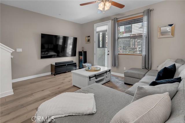 Detail Gallery Image 4 of 33 For 9311 Alondra Bld #5,  Bellflower,  CA 90706 - 3 Beds | 3 Baths