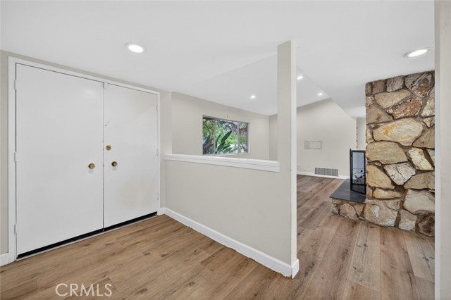 Detail Gallery Image 4 of 45 For 10346 Siesta Dr, Sunland,  CA 91040 - 2 Beds | 3 Baths