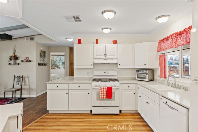 Detail Gallery Image 3 of 30 For 701 E Lassen Ave #232,  Chico,  CA 95973 - 3 Beds | 2 Baths